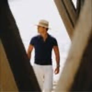 Meet your Posher, Yanis